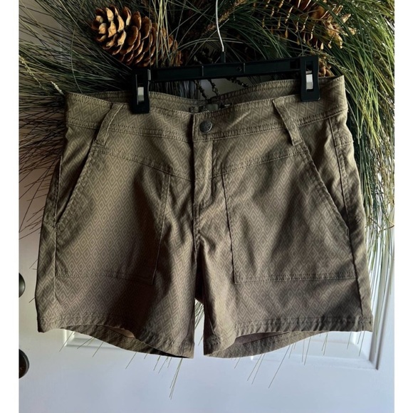 Womens Green prAna lightweight walking shorts, Size 6 - Picture 1 of 16